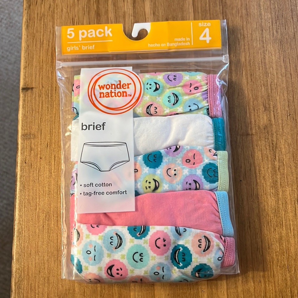 🎉NWT GirlsPanties size 4 (5 pack) 🎉